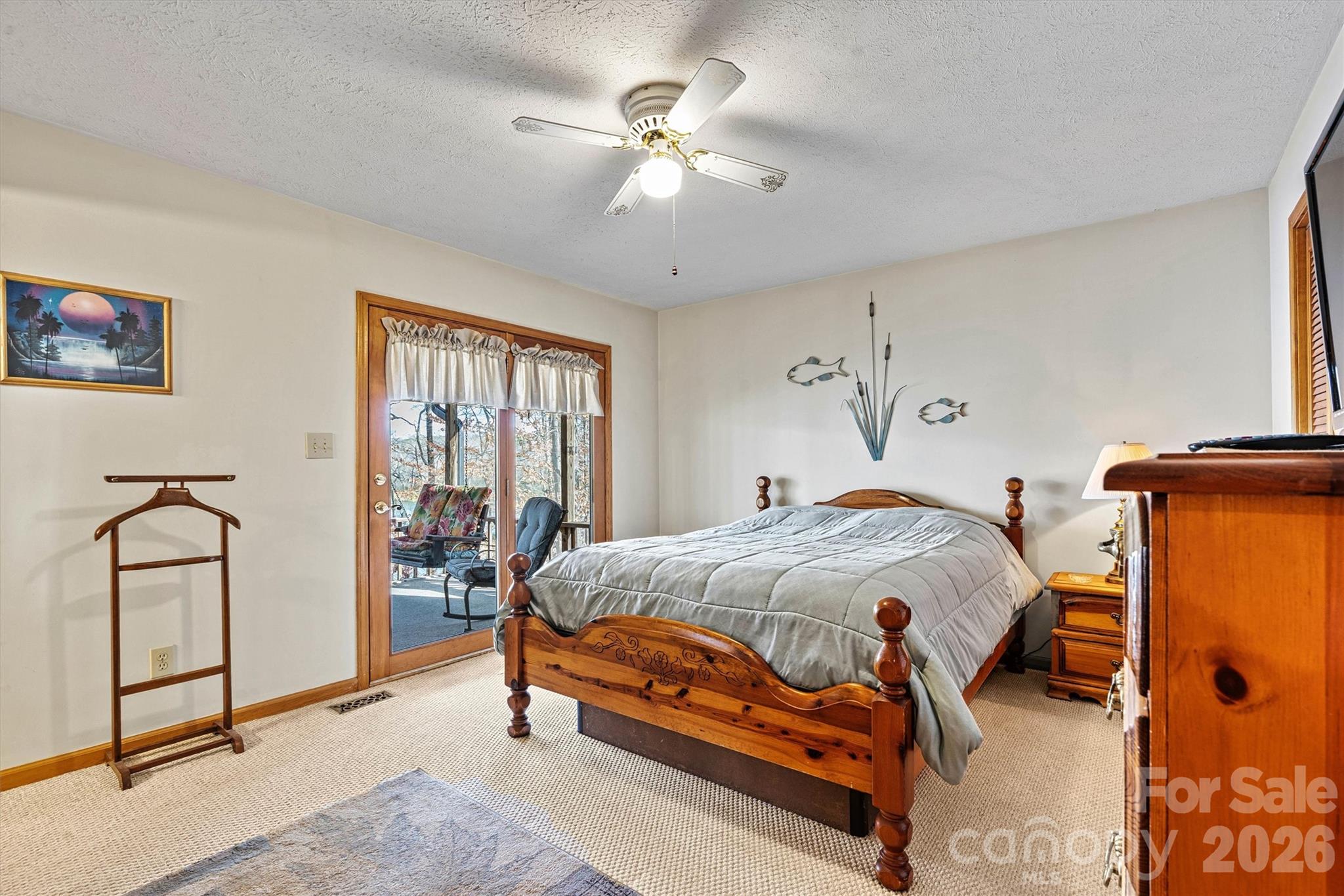6072 Lookout Heights Drive