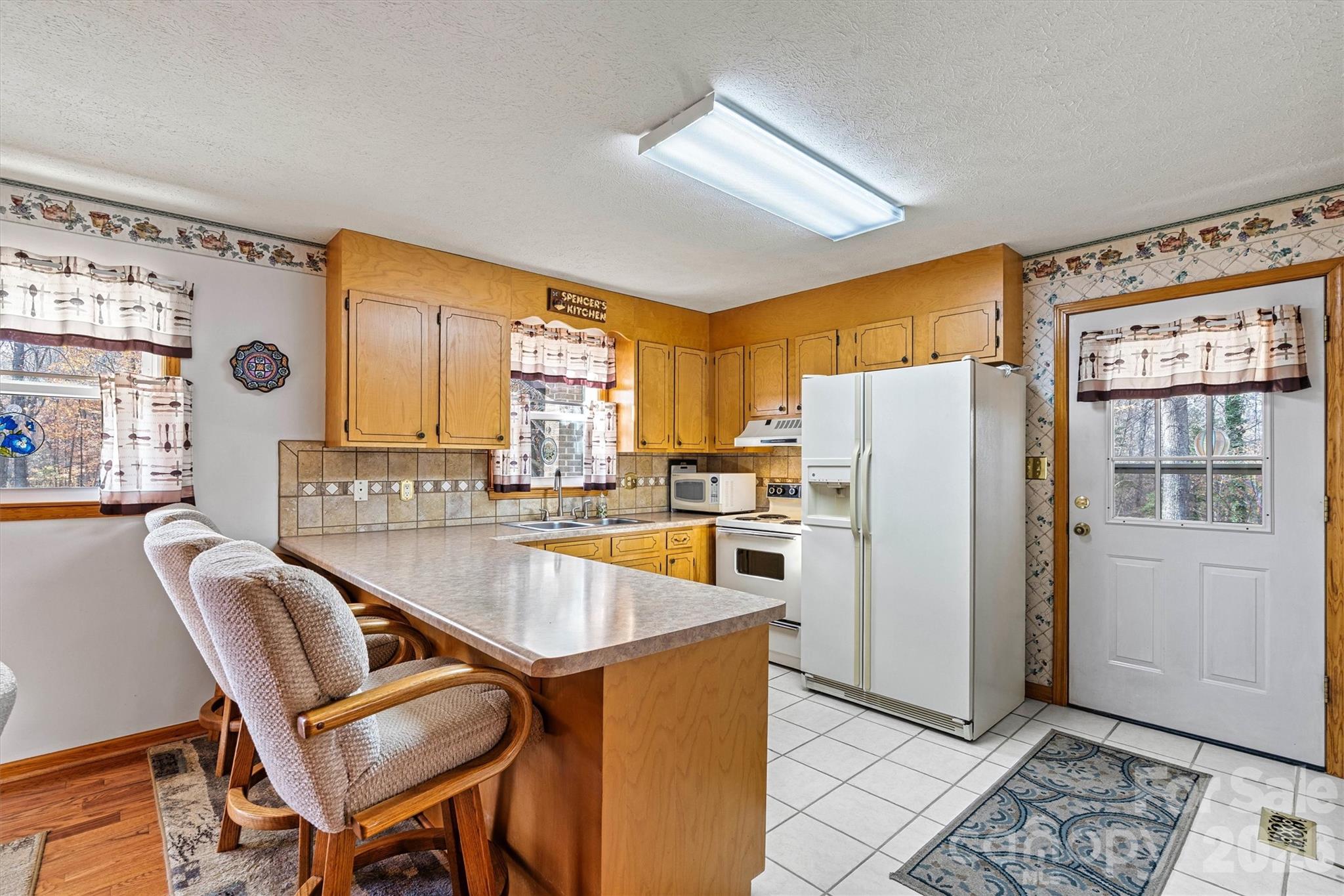 6072 Lookout Heights Drive