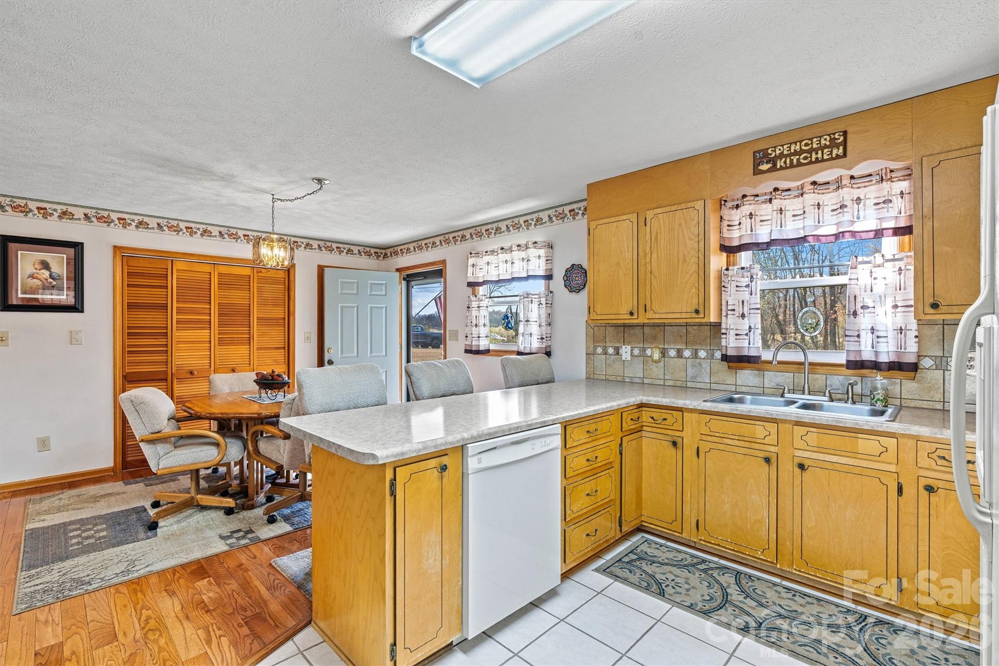 6072 Lookout Heights Drive