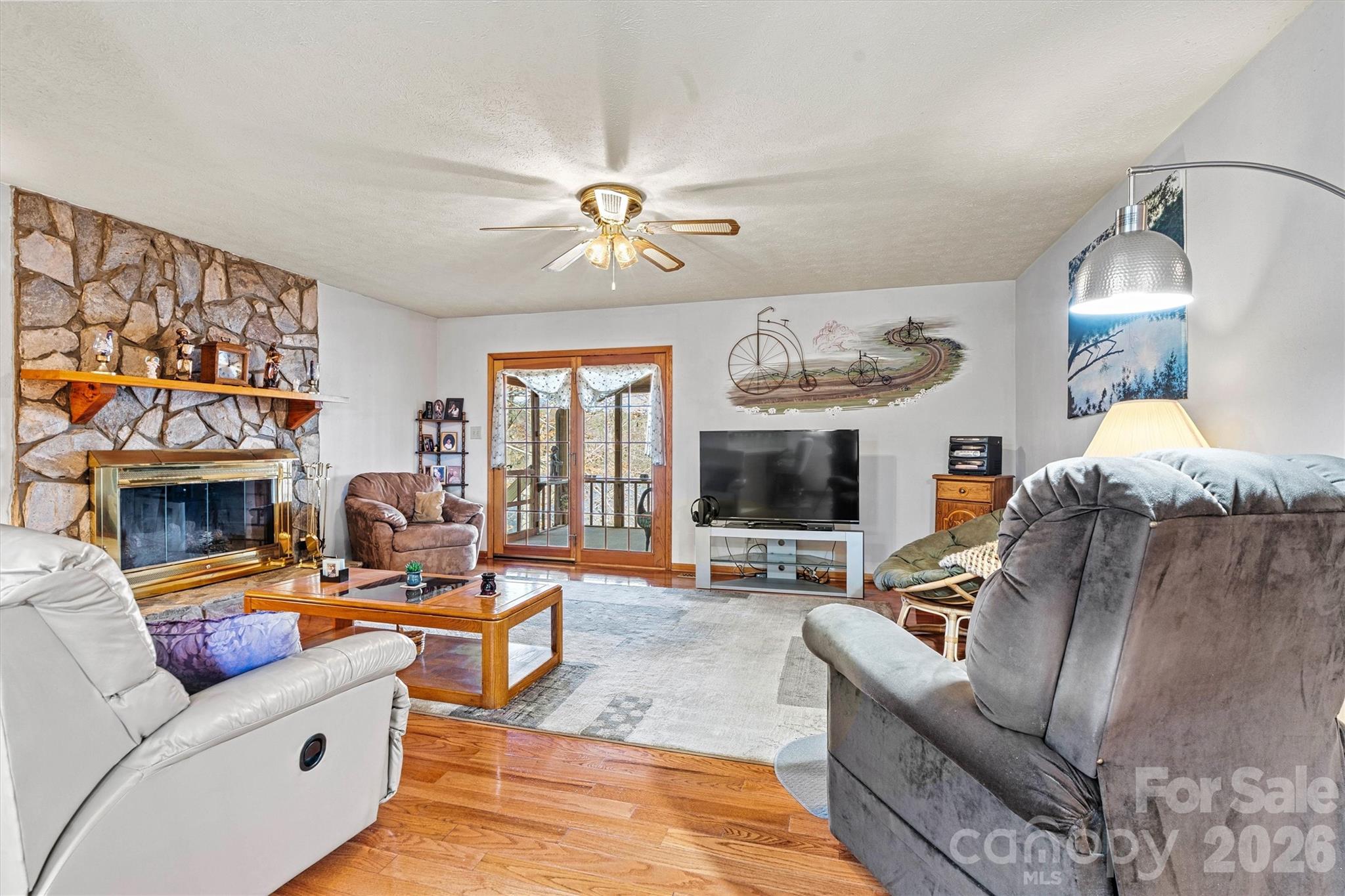 6072 Lookout Heights Drive