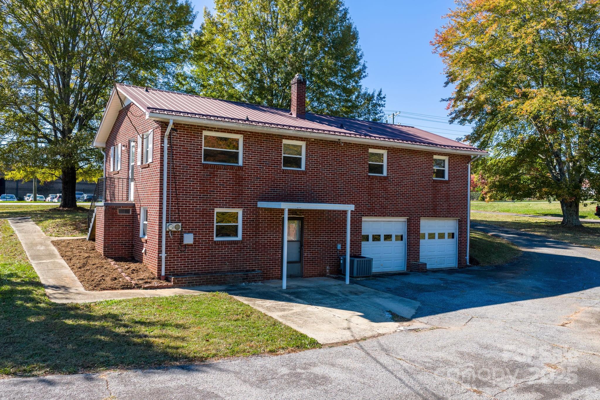 831 21st Street Drive SE