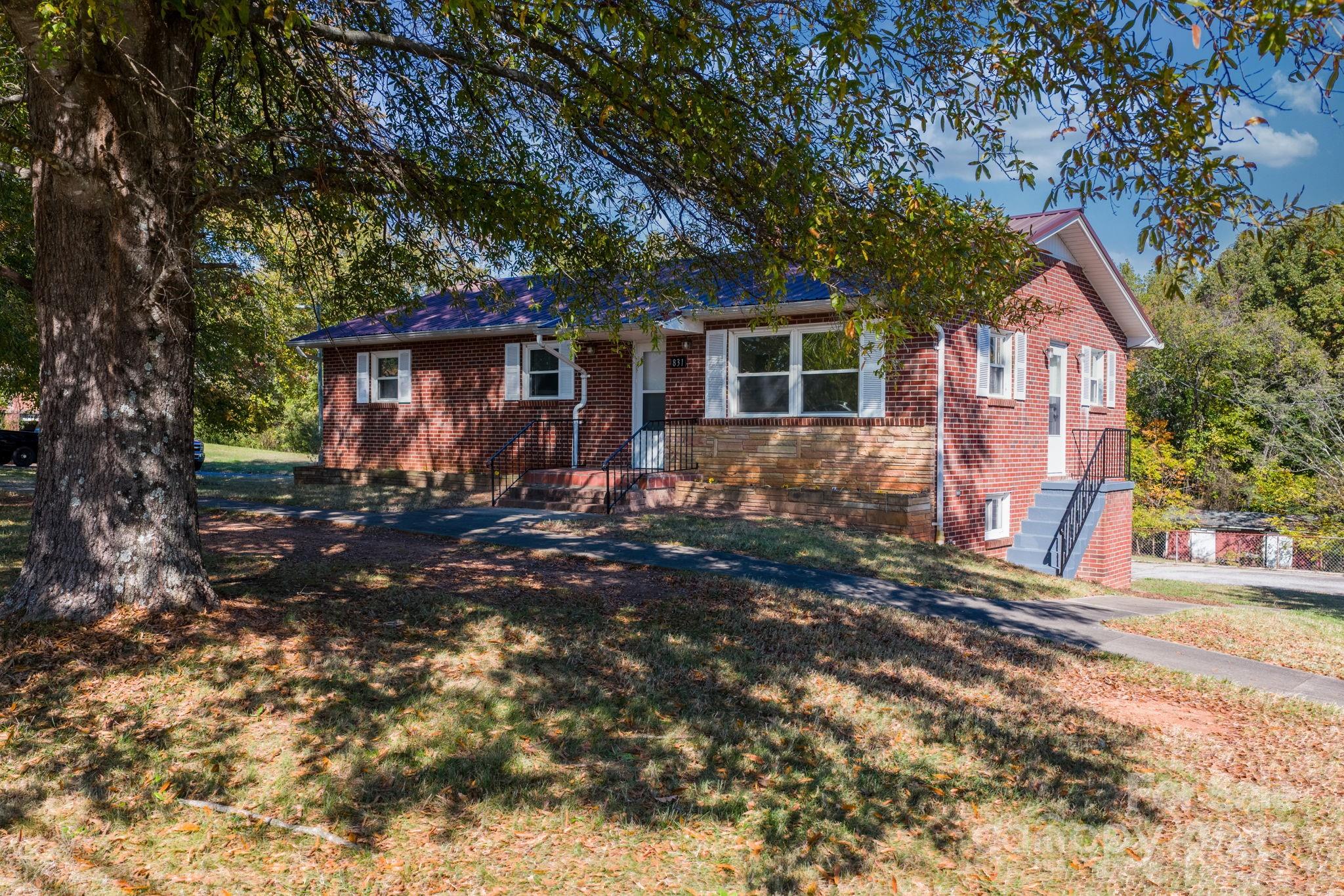 831 21st Street Drive SE