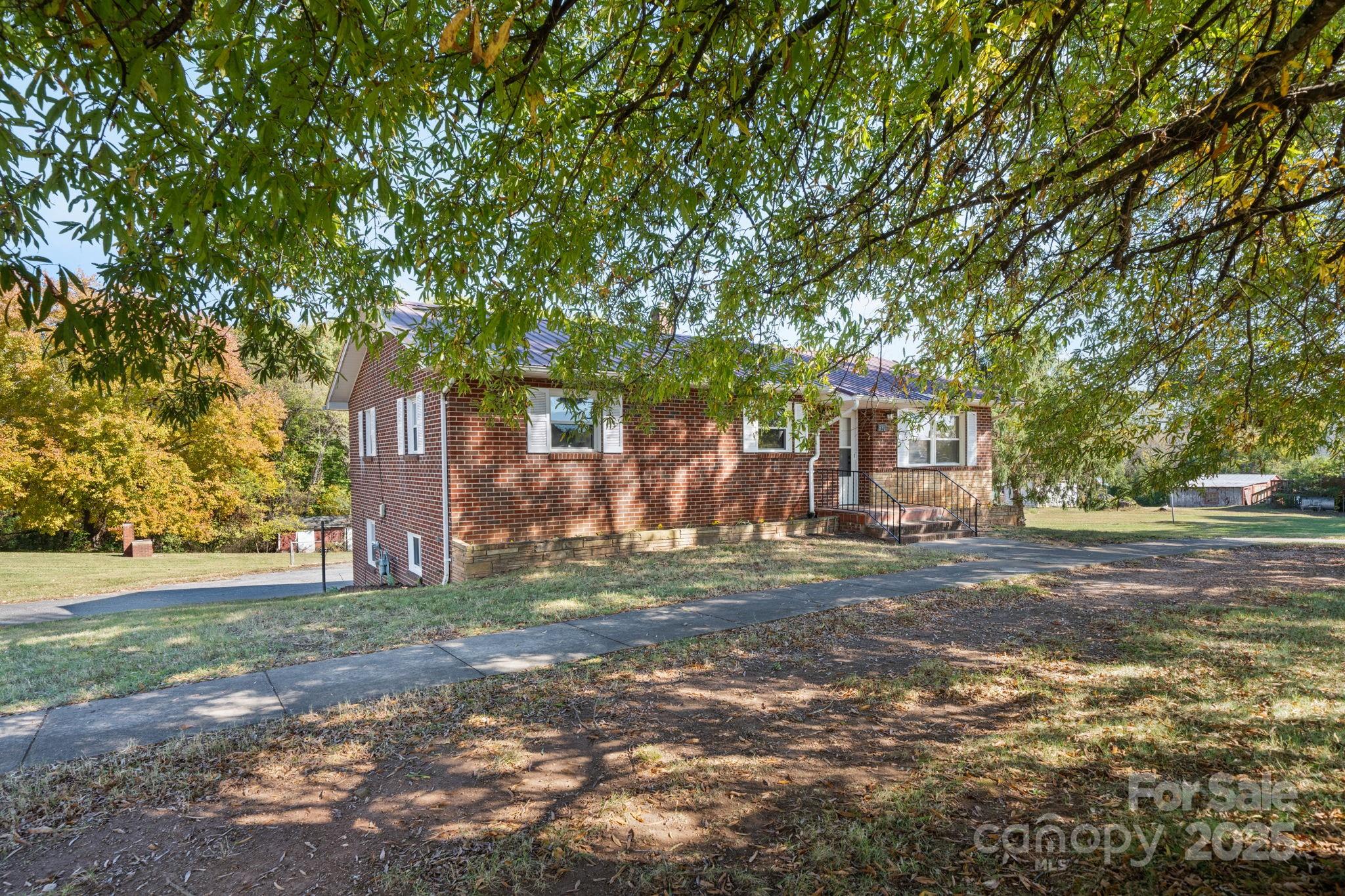 831 21st Street Drive SE