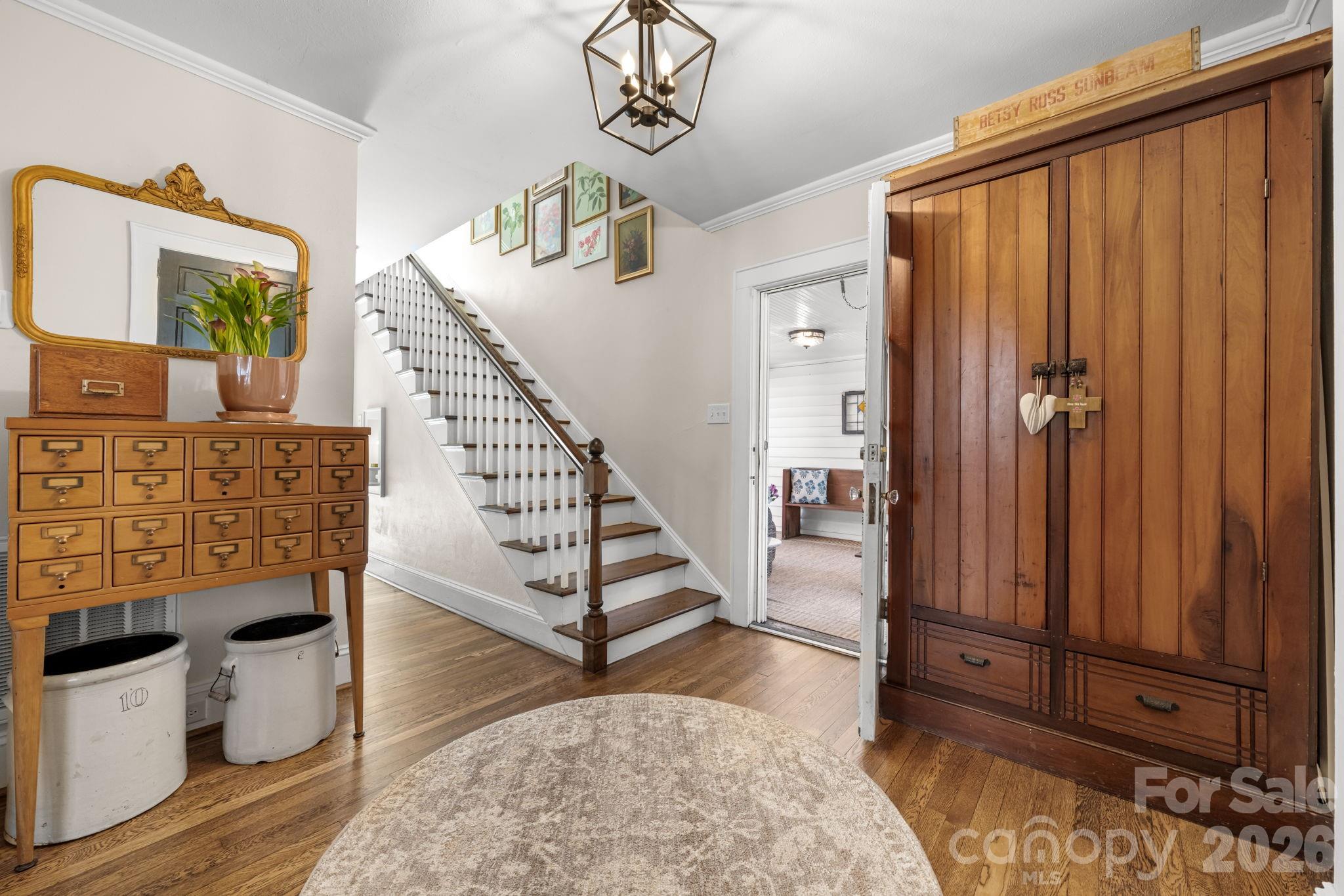 530 7th Street NW