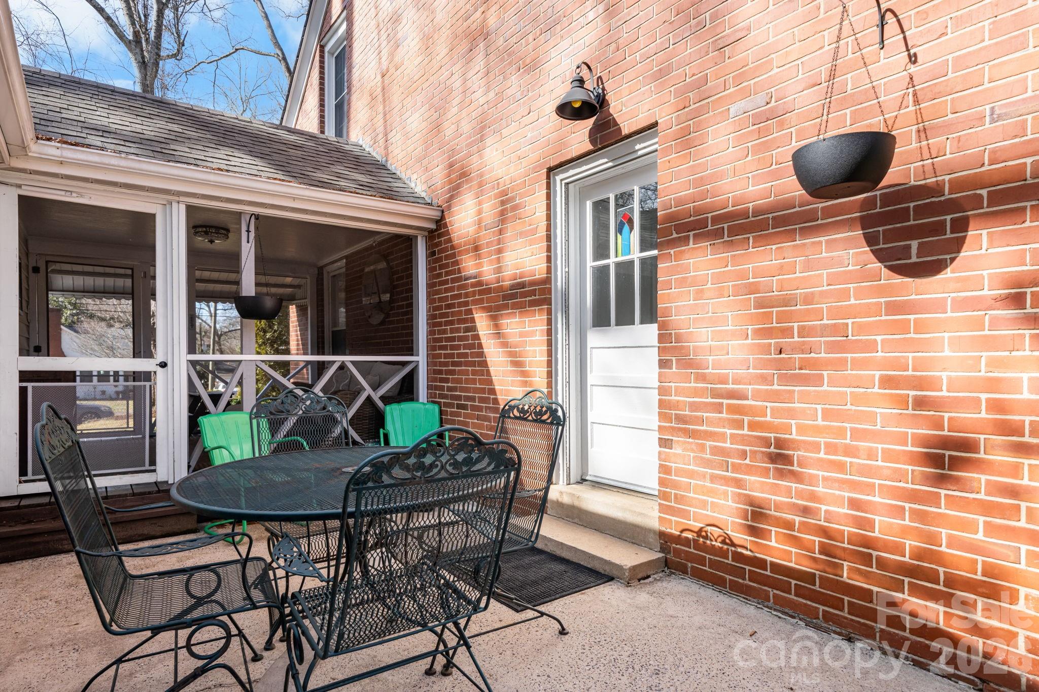 530 7th Street NW