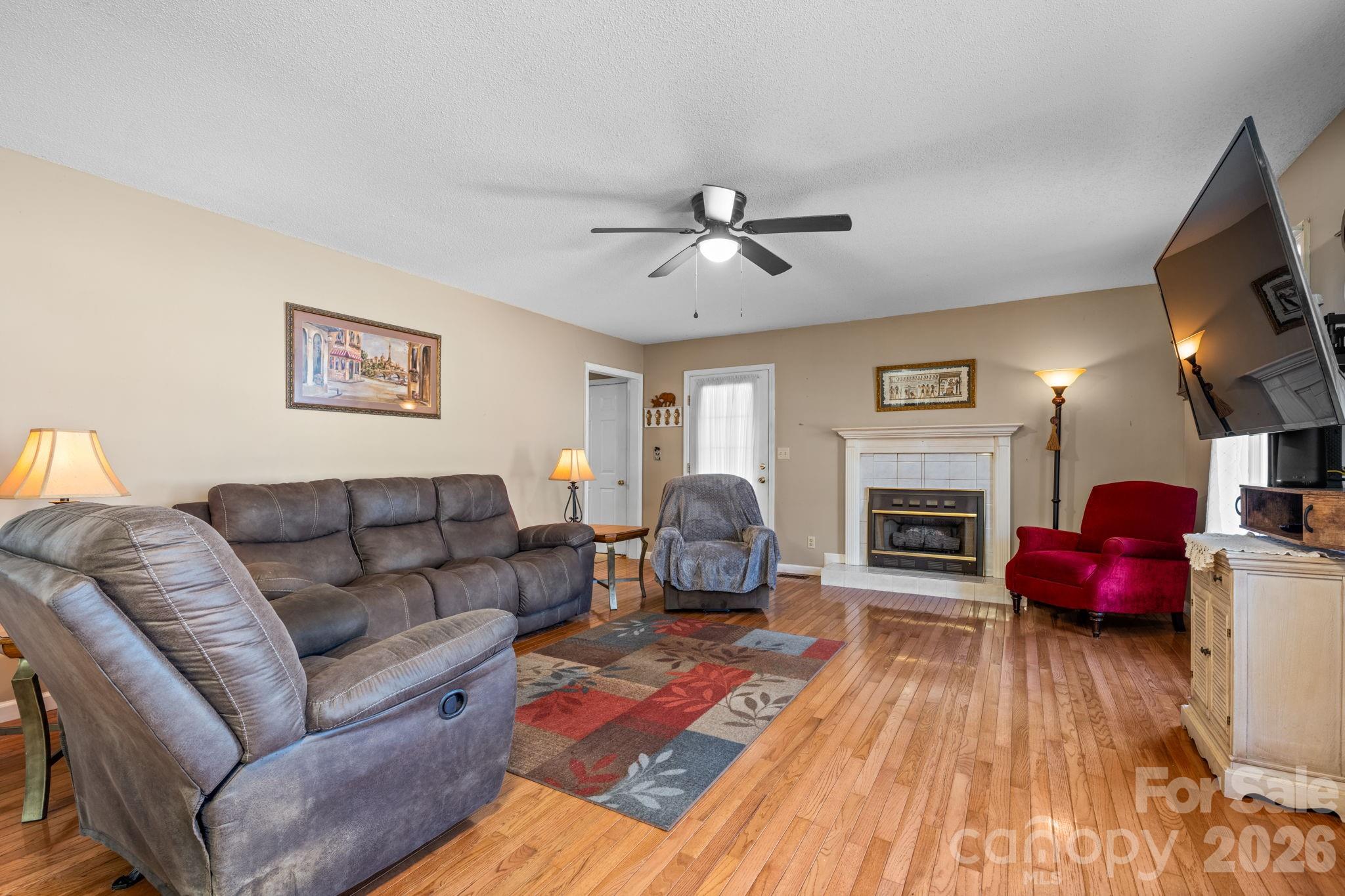 3956 Den Drive