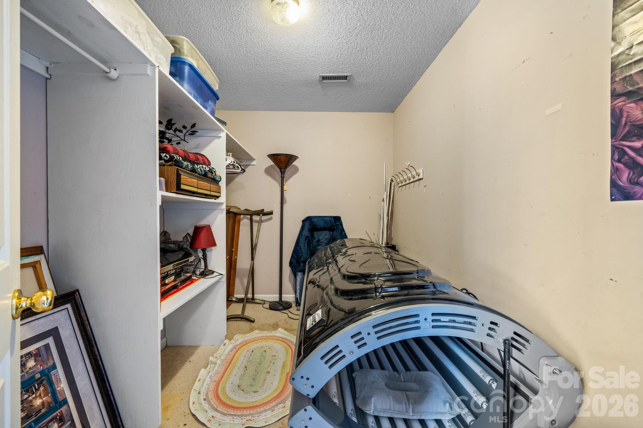 3956 Den Drive