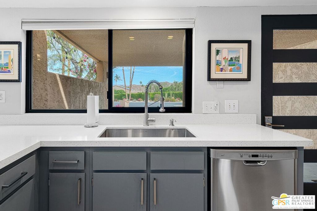 48915 Mariposa Drive