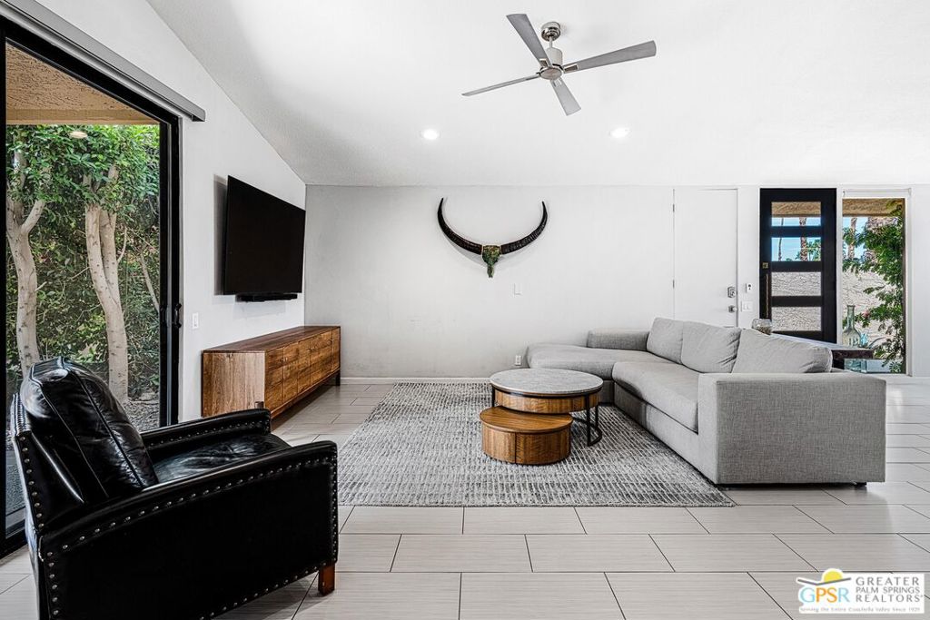 48915 Mariposa Drive