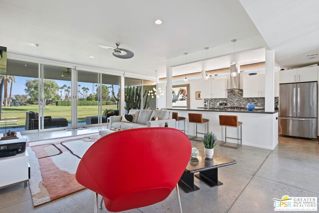 88 Desert Lakes Drive