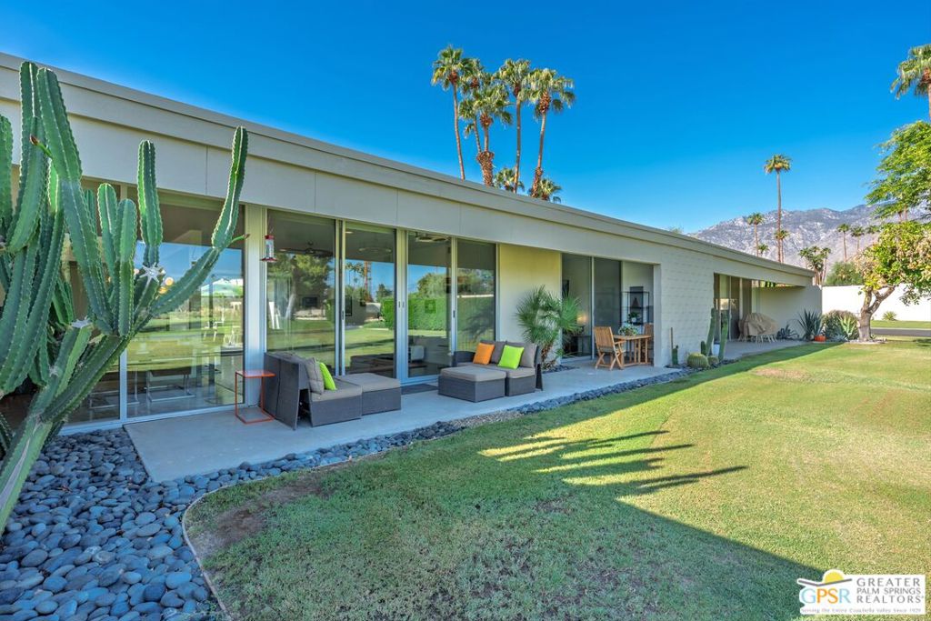 88 Desert Lakes Drive