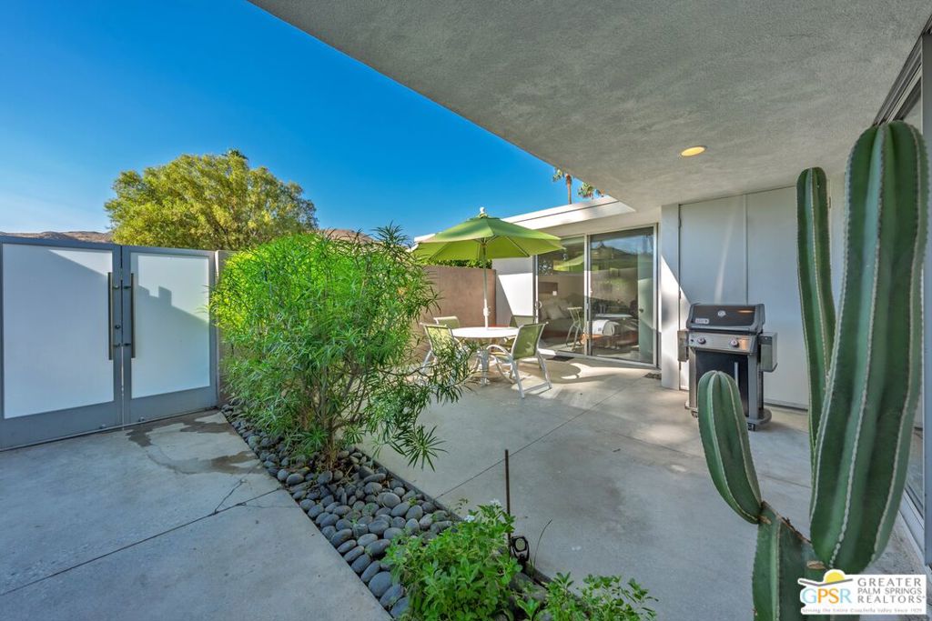 88 Desert Lakes Drive