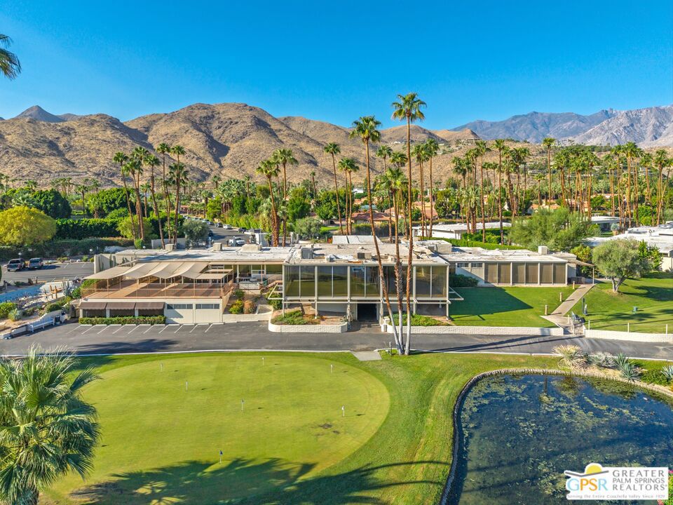 88 Desert Lakes Drive