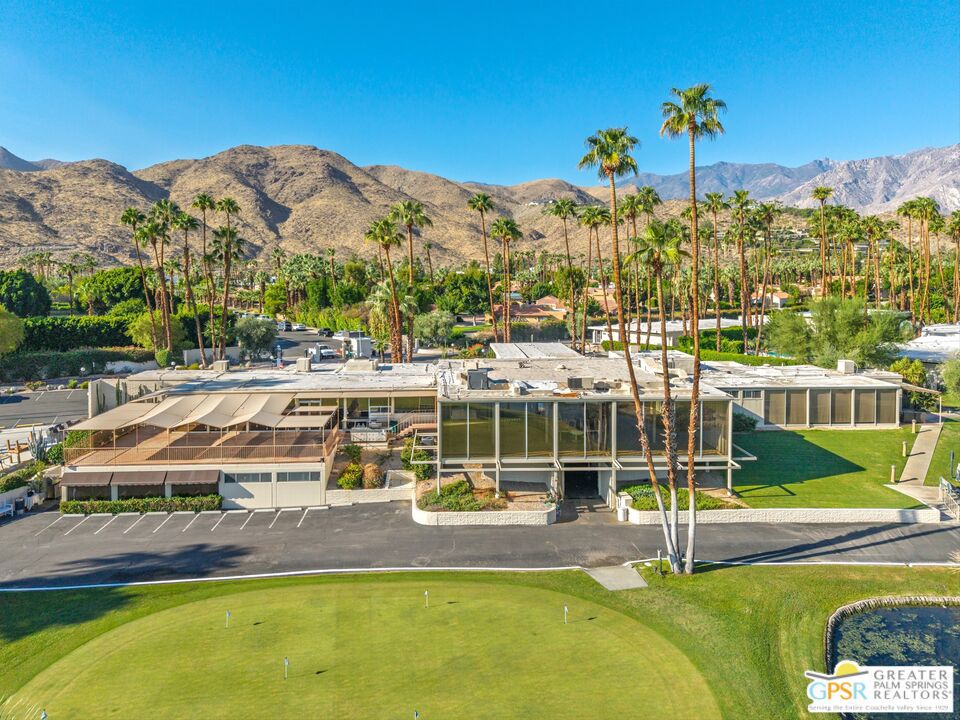 88 Desert Lakes Drive