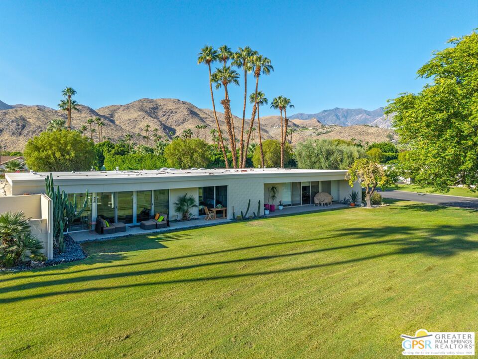 88 Desert Lakes Drive