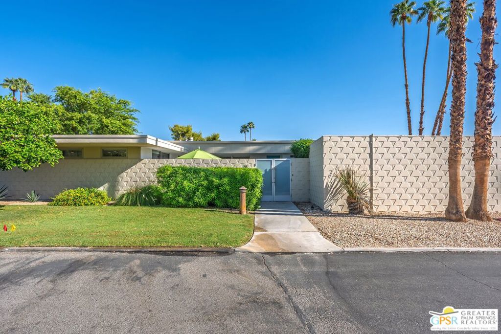 88 Desert Lakes Drive