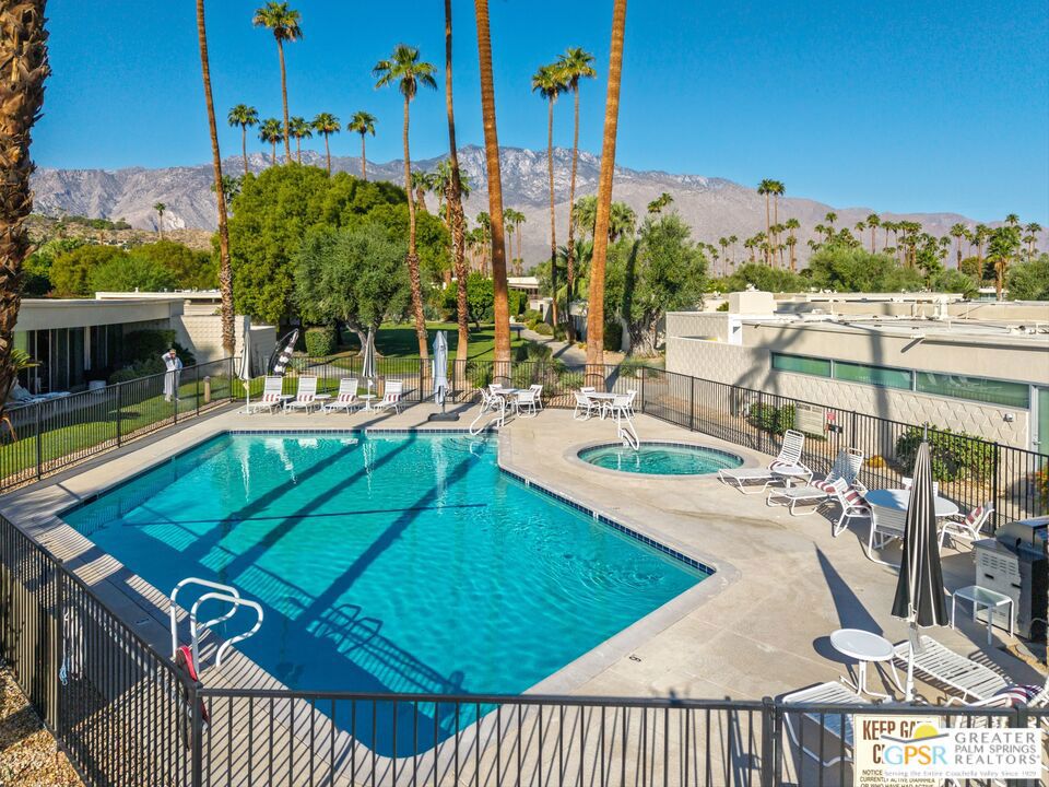 88 Desert Lakes Drive