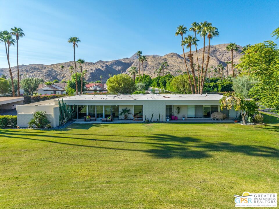 88 Desert Lakes Drive