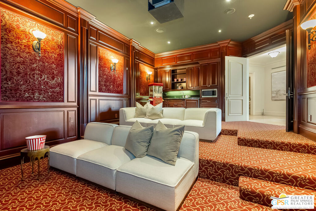 1 Saint Petersburg Court