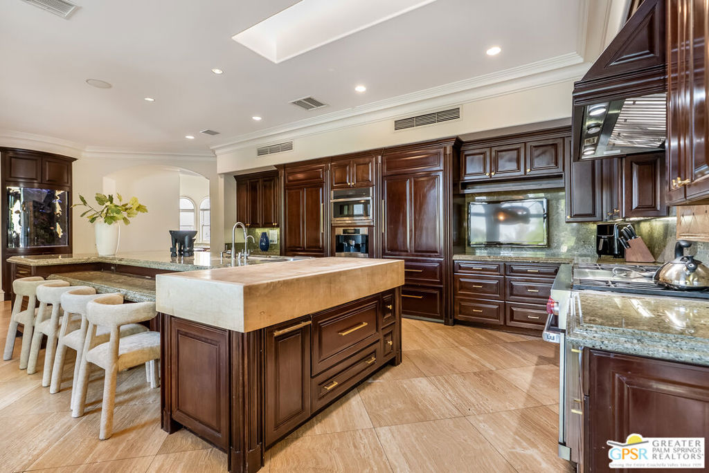 1 Saint Petersburg Court