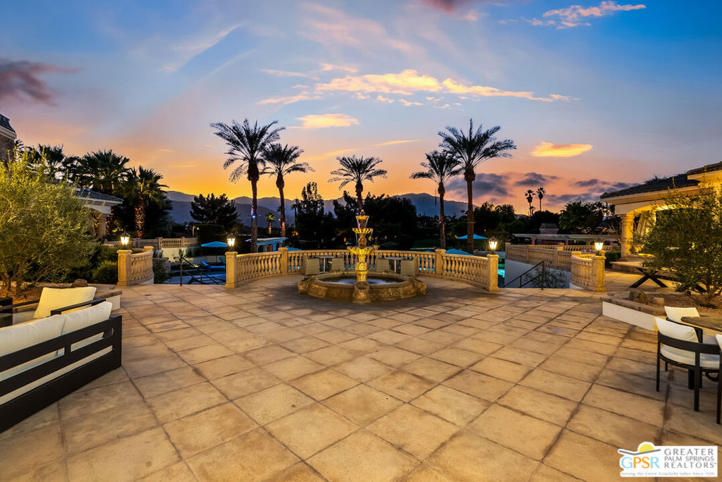 1 Saint Petersburg Court