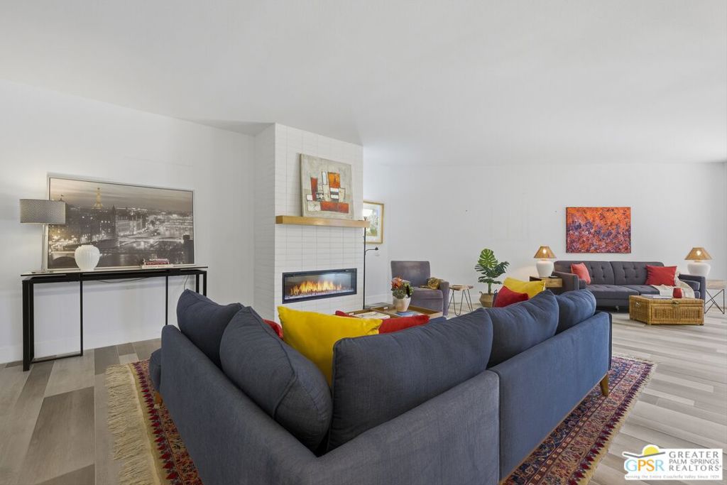 899 Island Drive 404