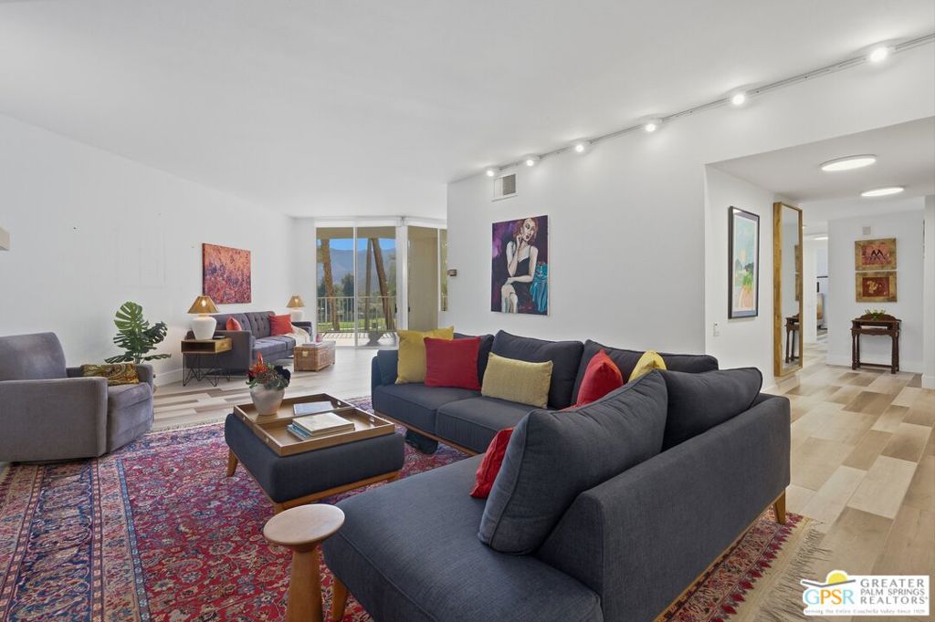 899 Island Drive 404