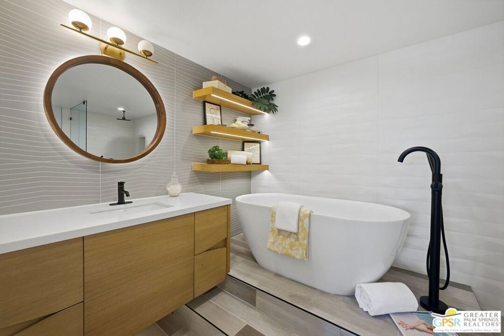 899 Island Drive 404