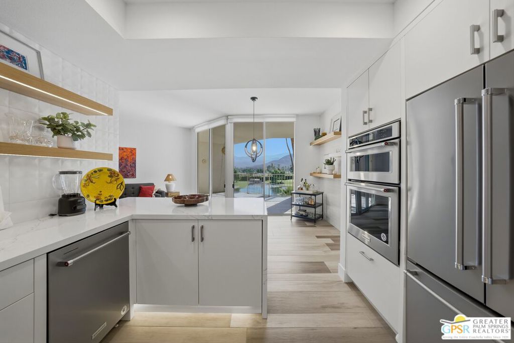 899 Island Drive 404