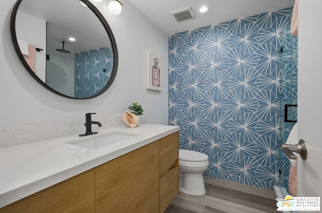 899 Island Drive 404