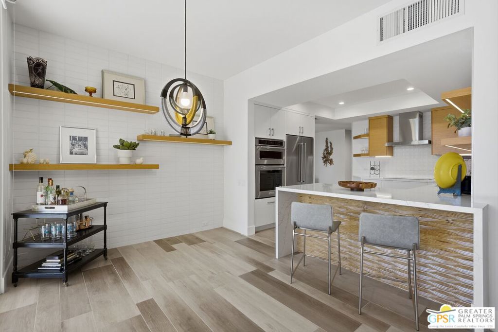 899 Island Drive 404