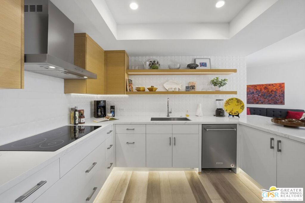 899 Island Drive 404