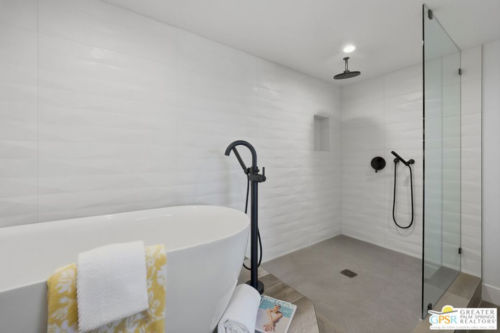 899 Island Drive 404