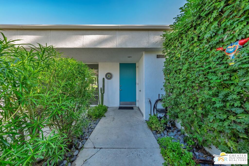 88 Desert Lakes Drive