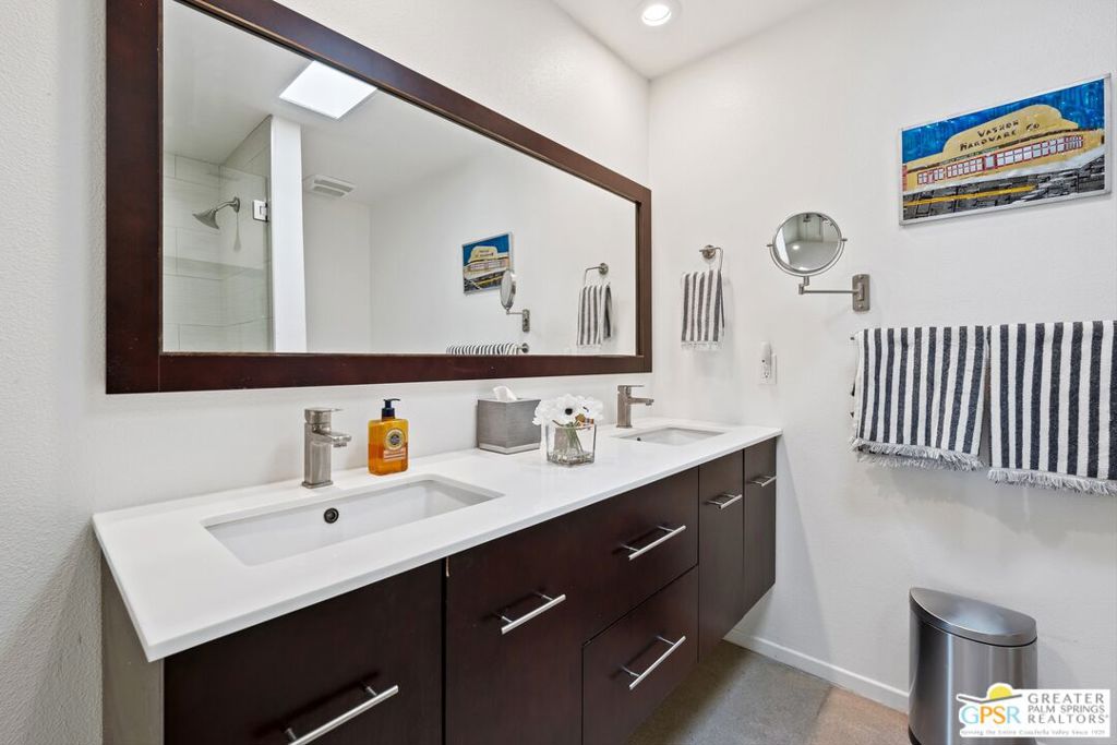 88 Desert Lakes Drive