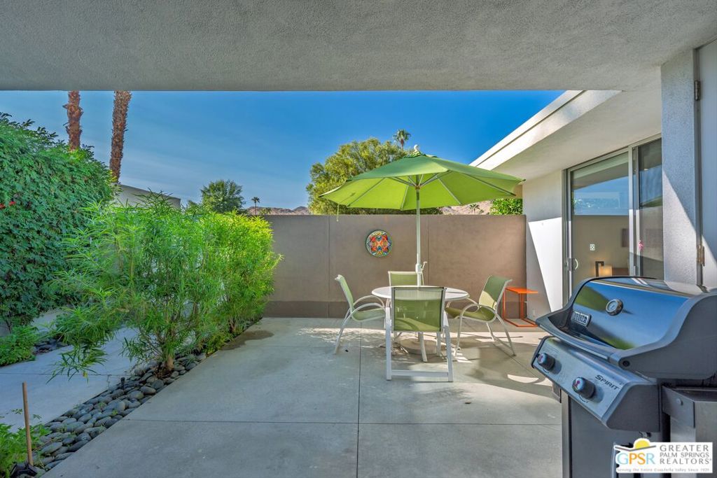 88 Desert Lakes Drive