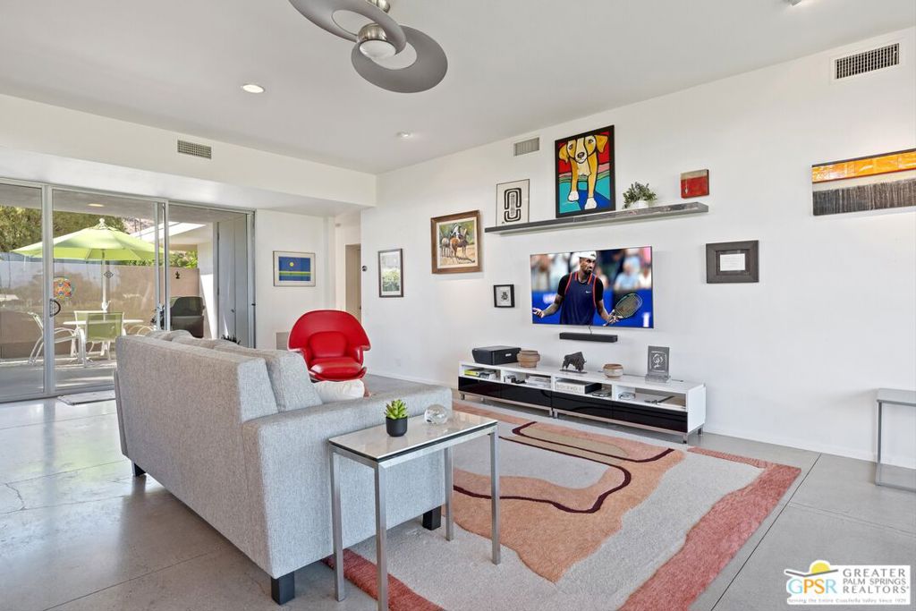 88 Desert Lakes Drive