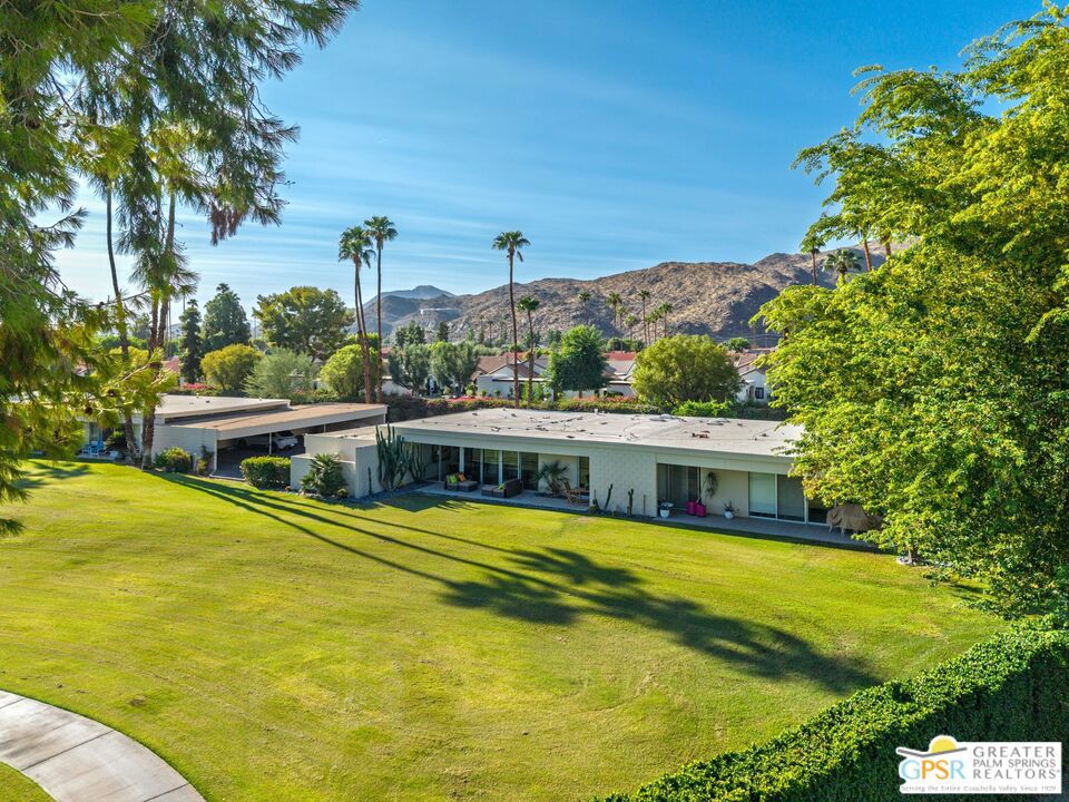 88 Desert Lakes Drive