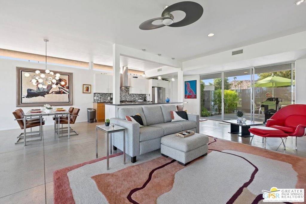 88 Desert Lakes Drive