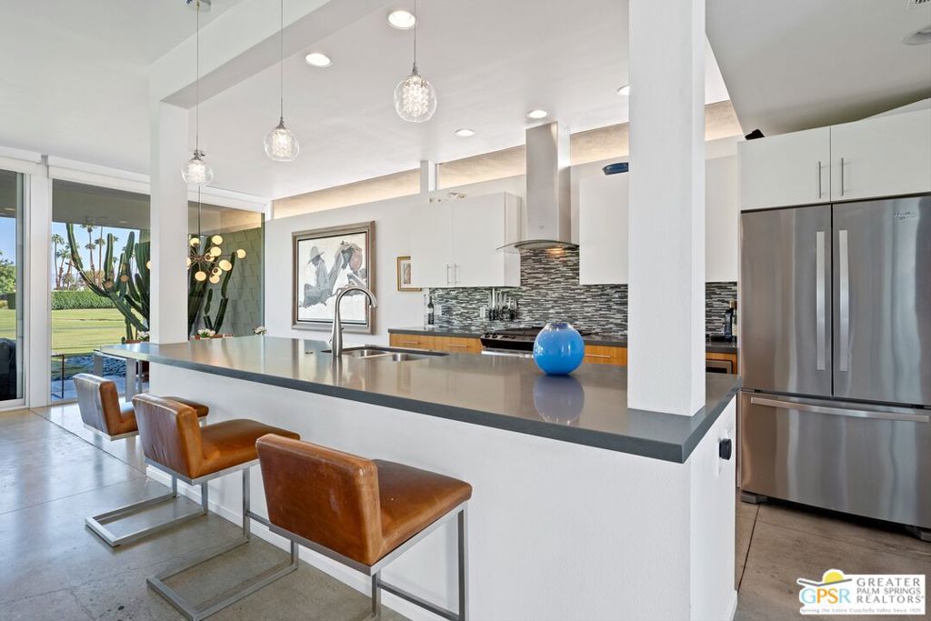 88 Desert Lakes Drive