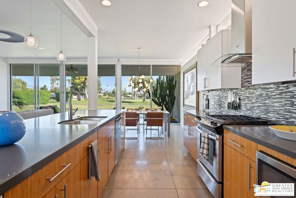 88 Desert Lakes Drive