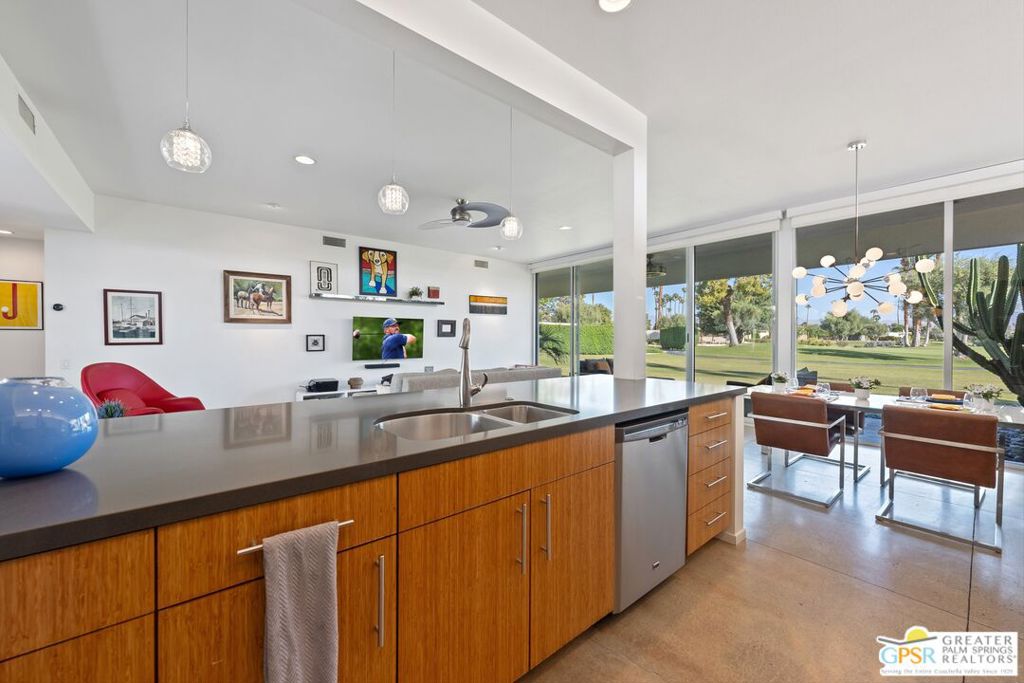 88 Desert Lakes Drive