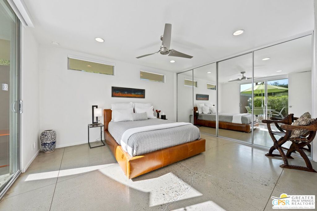 88 Desert Lakes Drive