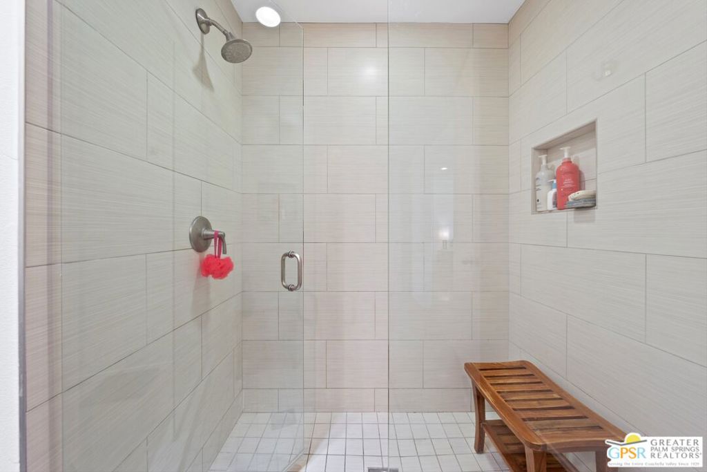 88 Desert Lakes Drive