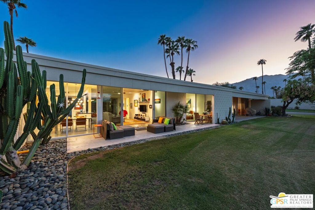 88 Desert Lakes Drive