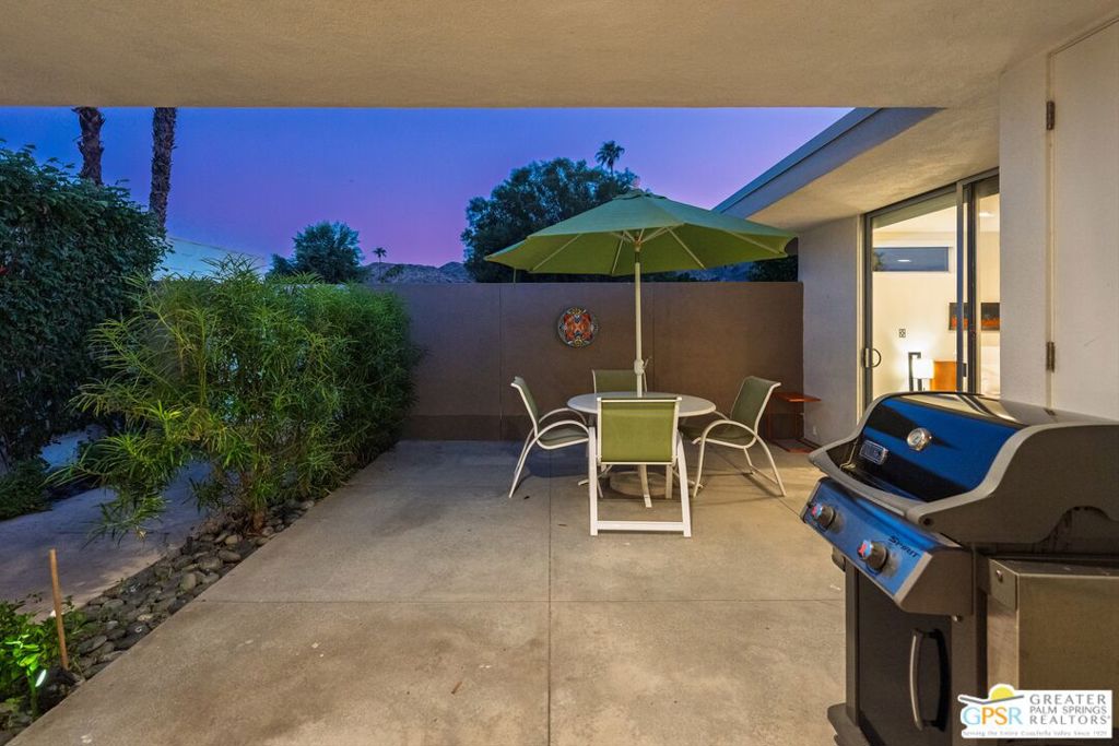 88 Desert Lakes Drive