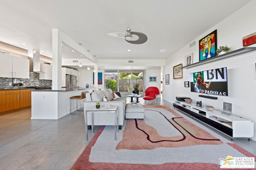 88 Desert Lakes Drive