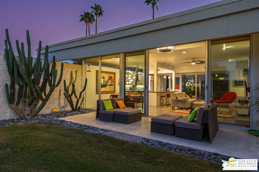 88 Desert Lakes Drive