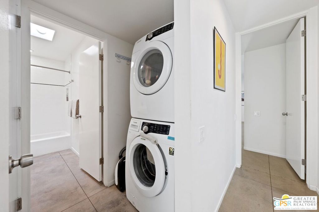 88 Desert Lakes Drive