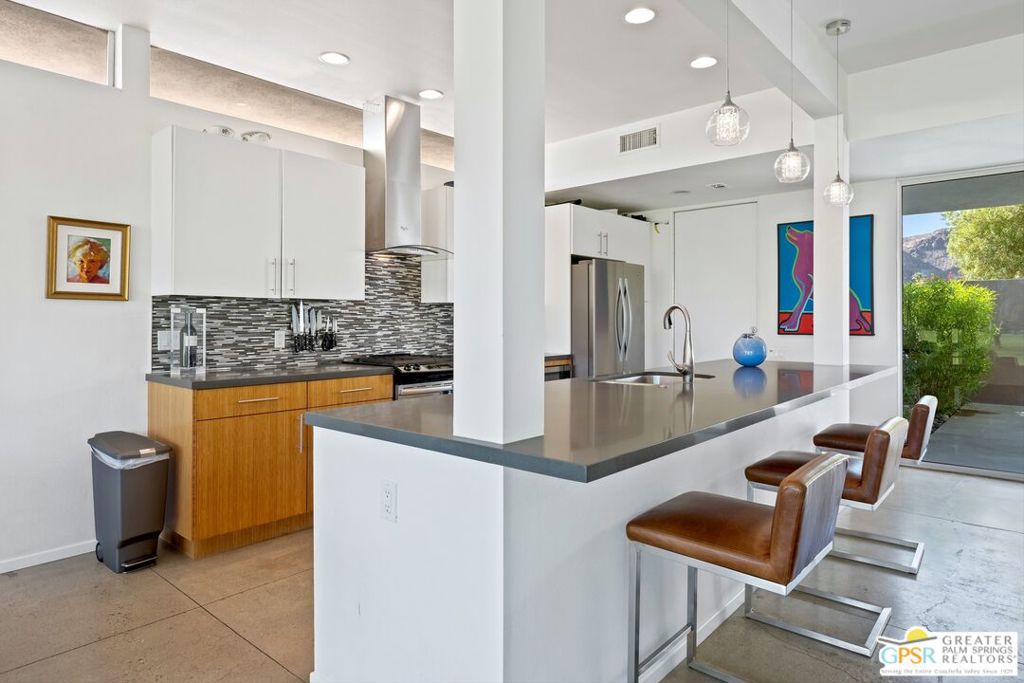 88 Desert Lakes Drive